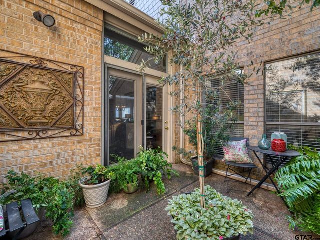 900 Derrick Ct, Tyler, TX 75703