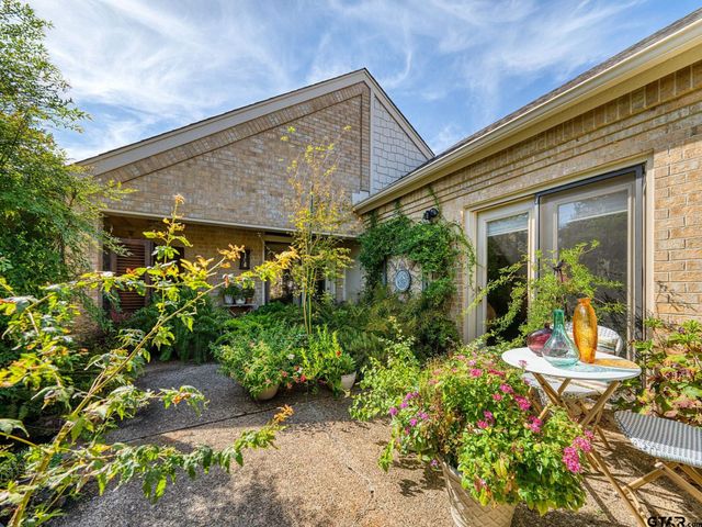 900 Derrick Ct, Tyler, TX 75703