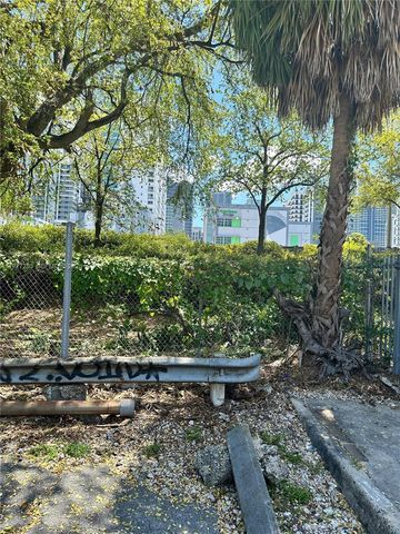364 SW 11th St, Miami, FL 33130