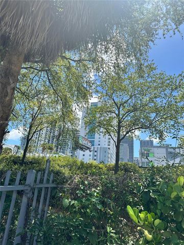 364 SW 11th St, Miami, FL 33130