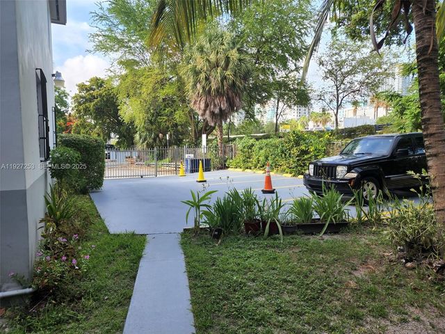 364 SW 11th St, Miami, FL 33130