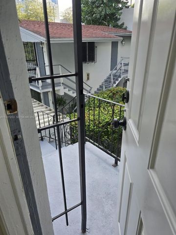 364 SW 11th St, Miami, FL 33130