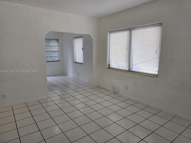 364 SW 11th St, Miami, FL 33130