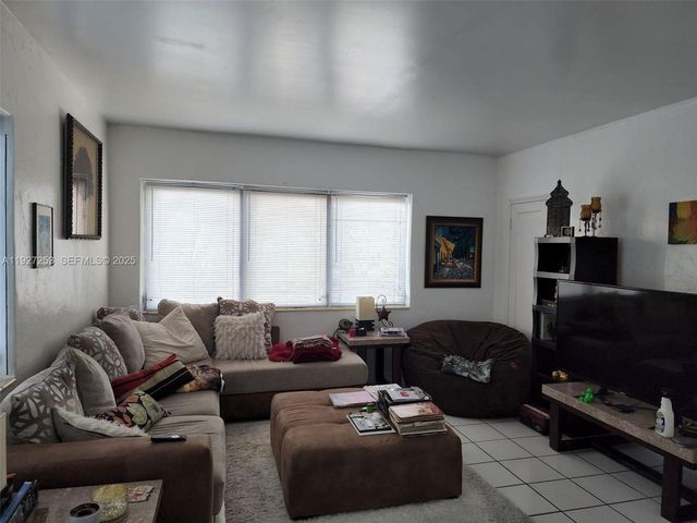 364 SW 11th St, Miami, FL 33130