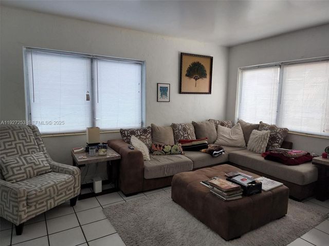 364 SW 11th St, Miami, FL 33130