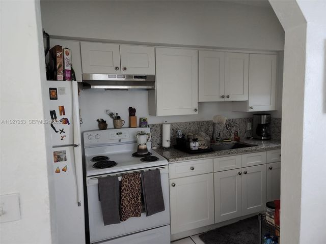 364 SW 11th St, Miami, FL 33130