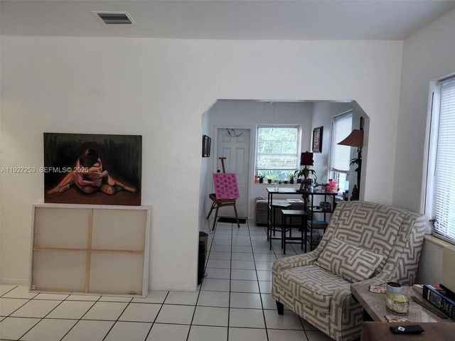 364 SW 11th St, Miami, FL 33130
