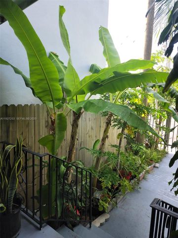 364 SW 11th St, Miami, FL 33130