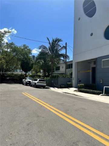 364 SW 11th St, Miami, FL 33130