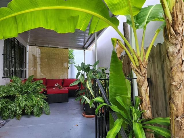 364 SW 11th St, Miami, FL 33130