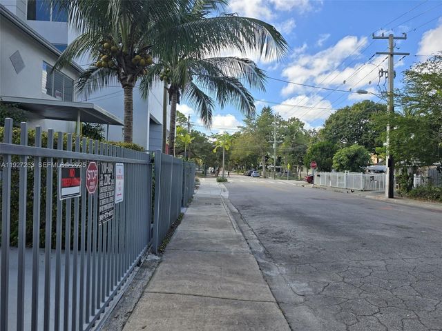 364 SW 11th St, Miami, FL 33130
