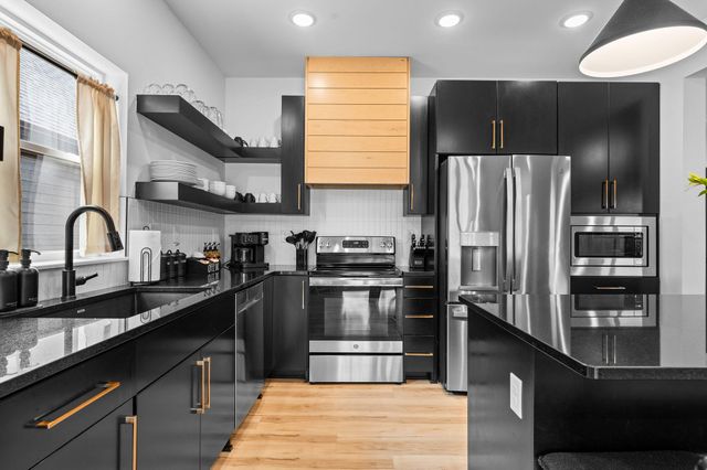 355 Poolside Pass 12, Hollister, MO 65672