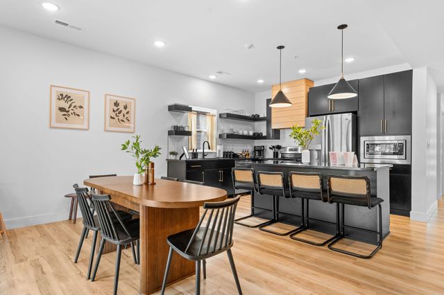 355 Poolside Pass 12, Hollister, MO 65672