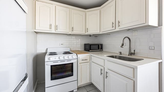 3110 N Sheridan Road 1807, Chicago, IL 60657