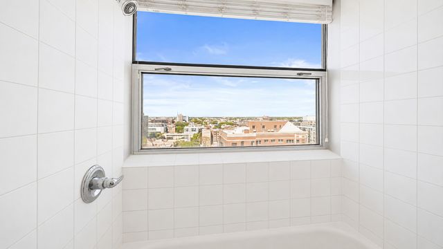 3110 N Sheridan Road 1807, Chicago, IL 60657