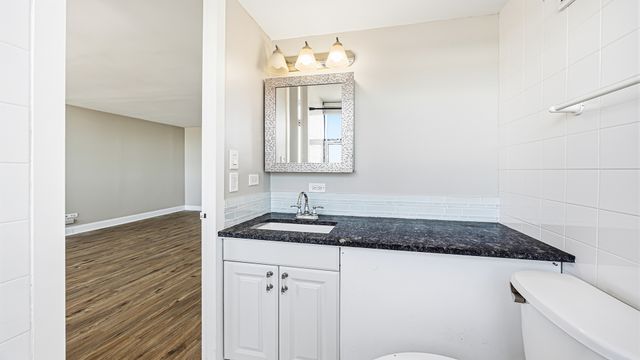 3110 N Sheridan Road 1807, Chicago, IL 60657