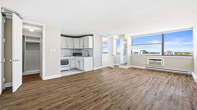 3110 N Sheridan Road 1807, Chicago, IL 60657