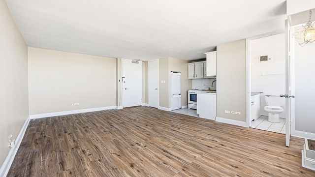 3110 N Sheridan Road 1807, Chicago, IL 60657
