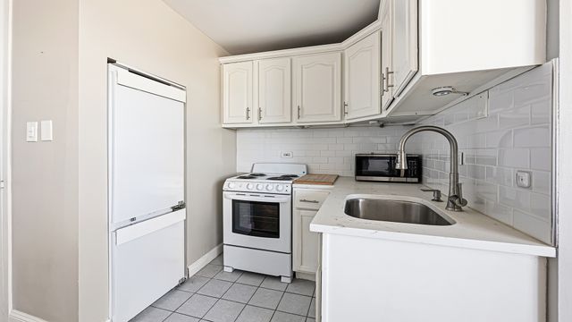 3110 N Sheridan Road 1807, Chicago, IL 60657