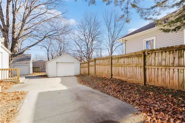 1529 S Harvard Avenue, Independence, MO 64052