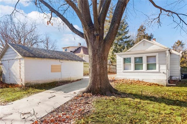 1529 S Harvard Avenue, Independence, MO 64052