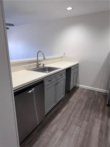 3524 West Shore Road 807, Warwick, RI 02886
