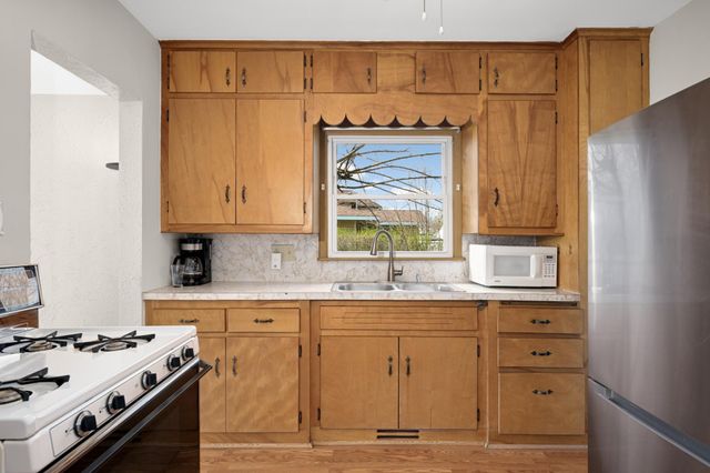 202 Park Street W, South Saint Paul, MN 55075