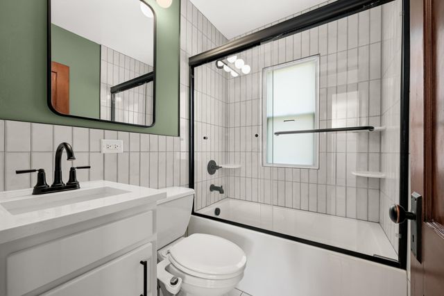 202 Park Street W, South Saint Paul, MN 55075