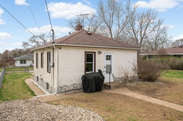 202 Park Street W, South Saint Paul, MN 55075