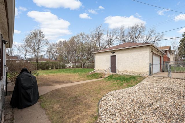 202 Park Street W, South Saint Paul, MN 55075