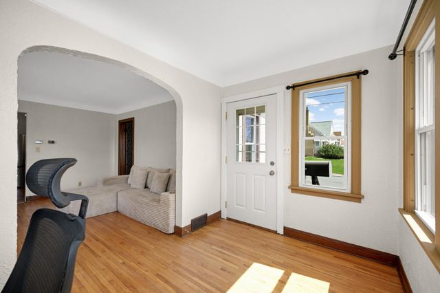 202 Park Street W, South Saint Paul, MN 55075