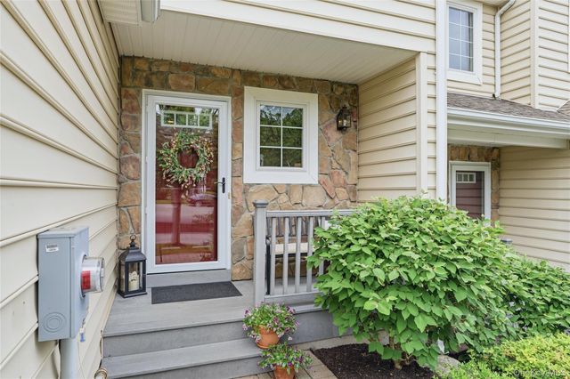 32 Rolling Ridge Road, Hyde Park, NY 12538