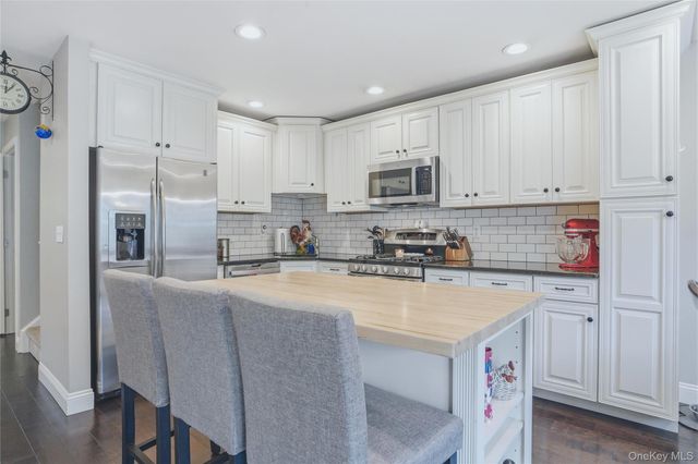 32 Rolling Ridge Road, Hyde Park, NY 12538