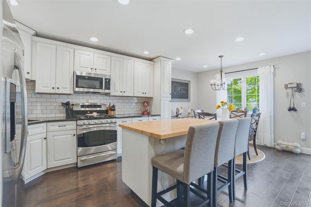 32 Rolling Ridge Road, Hyde Park, NY 12538