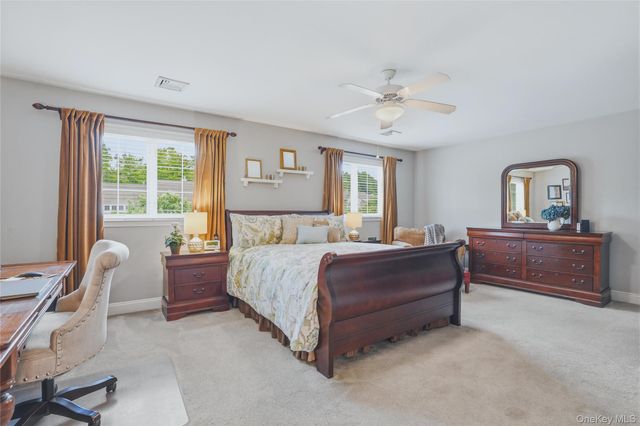 32 Rolling Ridge Road, Hyde Park, NY 12538