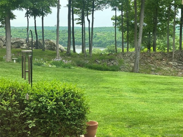 32 Rolling Ridge Road, Hyde Park, NY 12538
