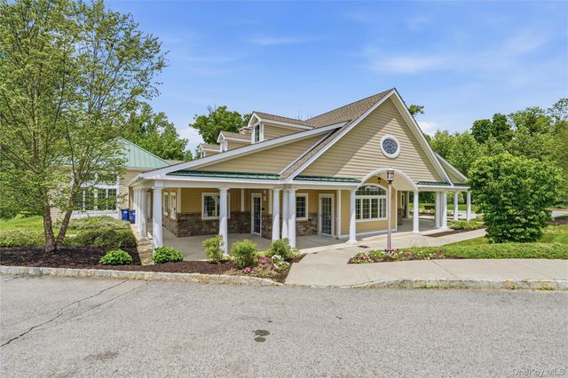 32 Rolling Ridge Road, Hyde Park, NY 12538