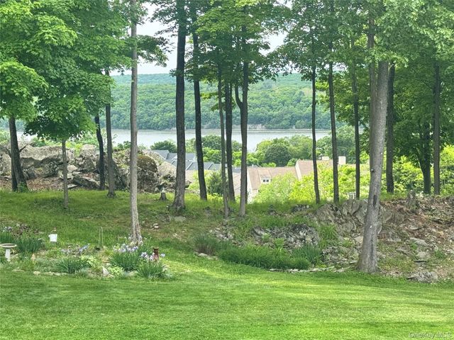 32 Rolling Ridge Road, Hyde Park, NY 12538