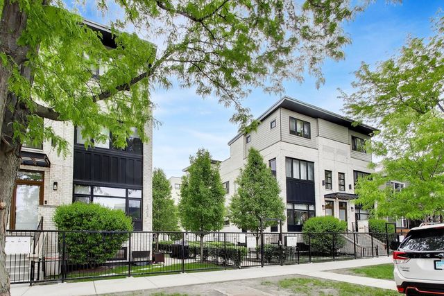 2247 N Rockwell Street 1, Chicago, IL 60647