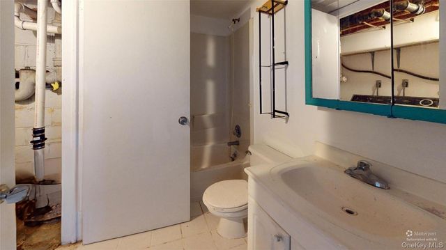 331 E 3rd Street, Deer Park, NY 11729