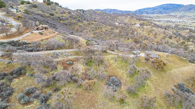 Lusanne Court, Tehachapi, CA 93561