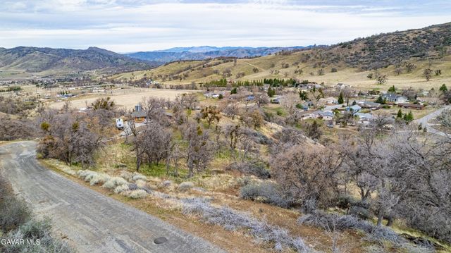 Lusanne Court, Tehachapi, CA 93561