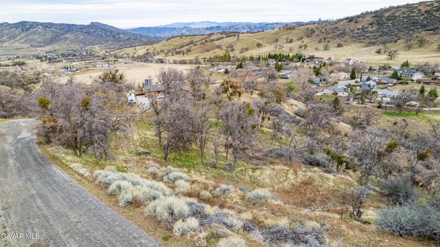 Lusanne Court, Tehachapi, CA 93561