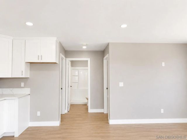 2421 Balboa Vista Dr 2, Oak Park, CA 92105