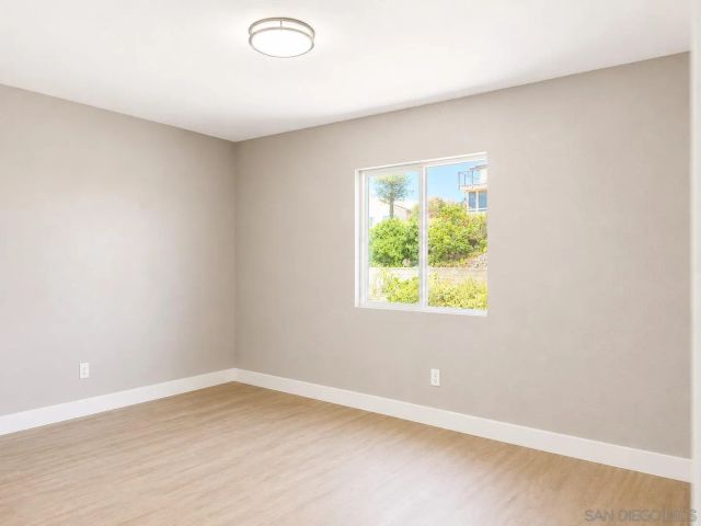 2421 Balboa Vista Dr 2, Oak Park, CA 92105