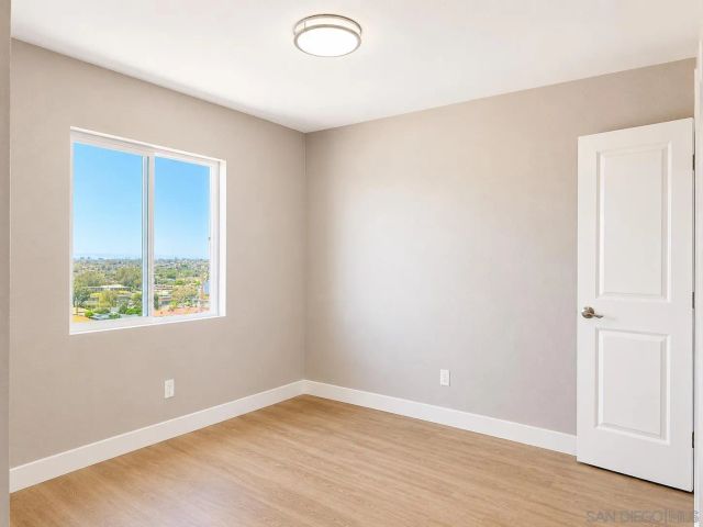 2421 Balboa Vista Dr 2, Oak Park, CA 92105