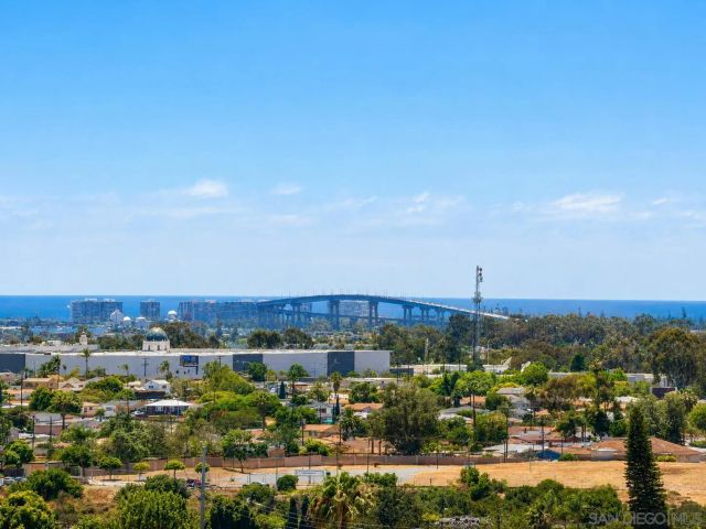 2421 Balboa Vista Dr 2, Oak Park, CA 92105