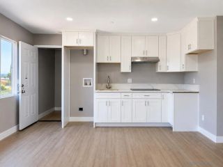 2421 Balboa Vista Dr 2, Oak Park, CA 92105