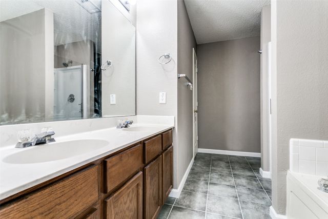 2856 Concho Trail, Fort Worth, TX 76118