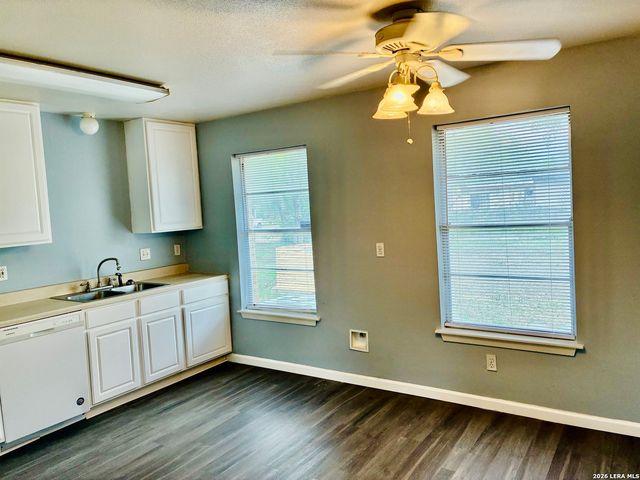 460 Rampart Dr., San Antonio, TX 78216